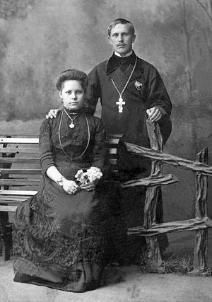 Priest Alexander Gnevushev with his spouse Claudia Andreevna.