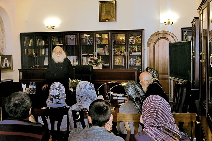 Отец Валериан с родителями и учителями православной гимназии ЛАДАНКА
