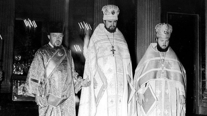 Протодиакон Андрей Мазур, будущий епископ Антоний (Завгородний) и будущий Святейший Патриарх Кирилл, 1975 год