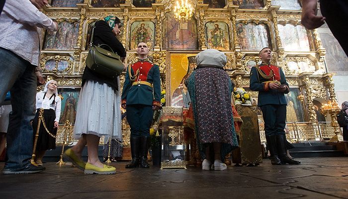 Очередь к мощам святителя Луки Крымского в Донском монастыре Москвы. Фото: Юлия Маковейчук