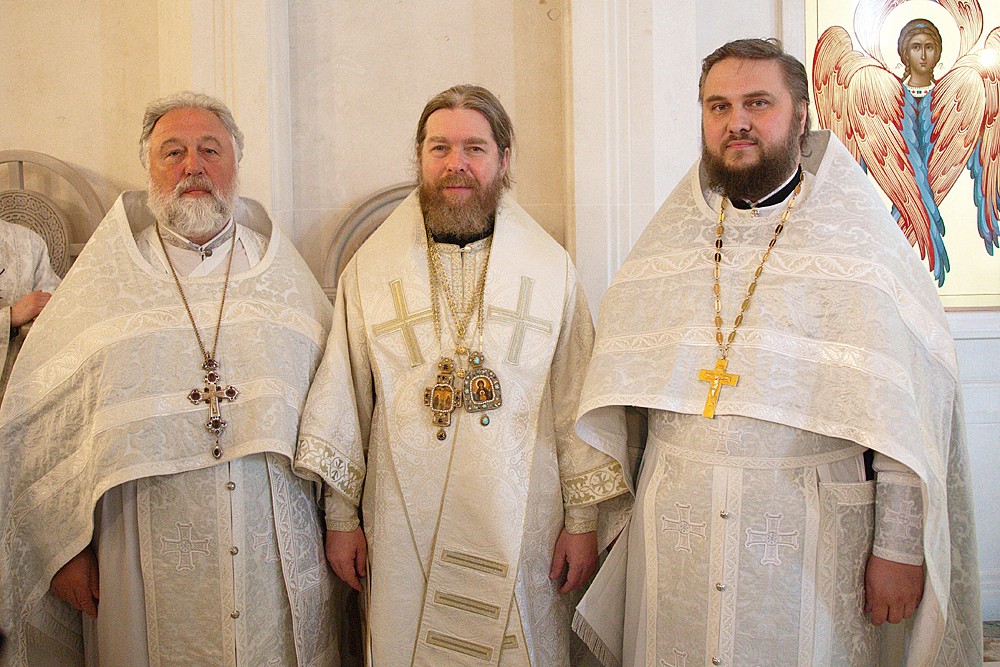 Metropolitan Tikhon with Archpriests George Studenov and Seraphim Nedosekin