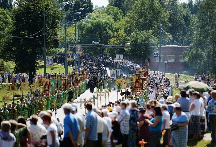 Cross procession in honor of the 700th anniversary of St. Sergius of Radonezh. Photo: patriarchia.ru