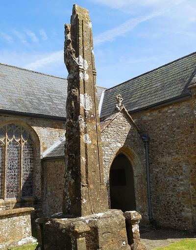 Preaching cross by the Church of Sts. Aldhelm and Edburga in Broadway, Somerset (kindly provided by the church of Broadway)