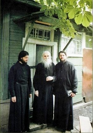 Иеромонах Иоасаф (Швецов) (справа)
