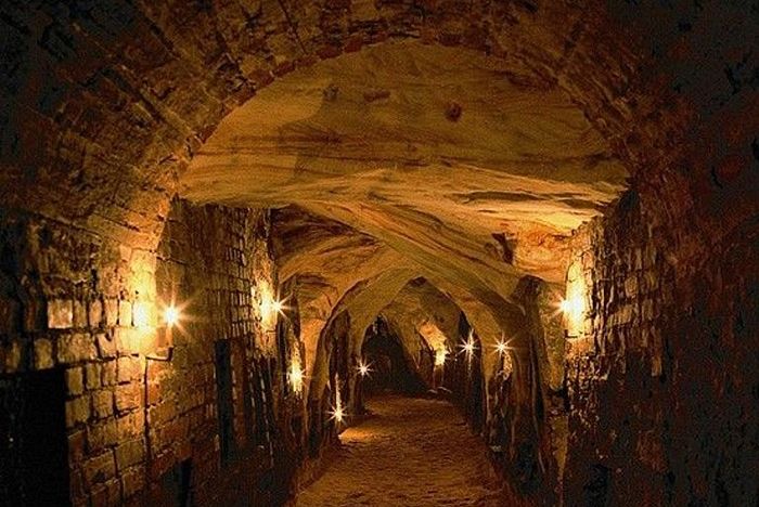Богом зданные пещеры Псково-Печерского монастыря