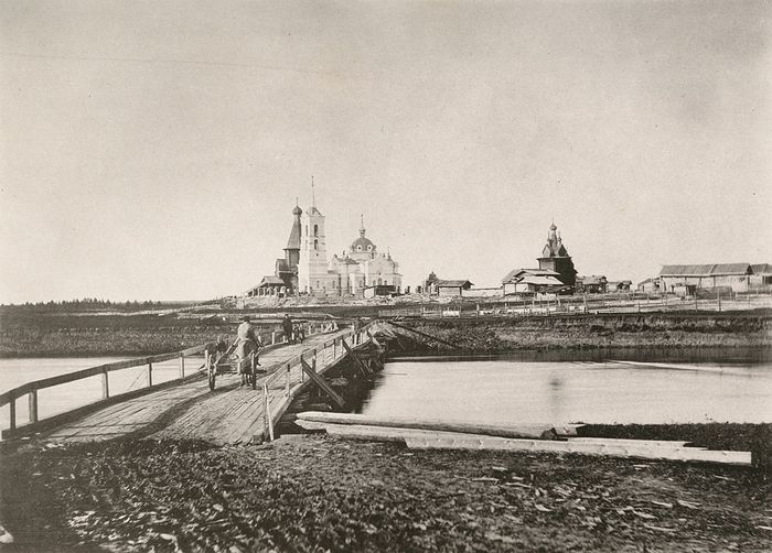Вид с моста на никольский храм