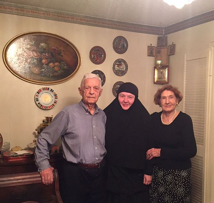 Мои родители Александр Иванович и Лидия Петровна Перекрестовы с монахинией Иулианией (Денисовой) из Минска в Монреале, 2016 год