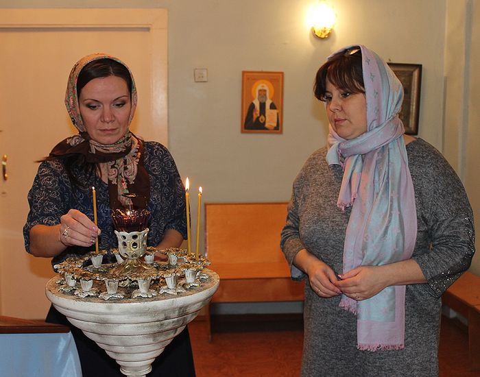 The Kochpon Psychoneurological Home’s Director Olga Busheneva (to the right) and Assistant Director Maria Kropaneva attending the service at the Holy Protection Church