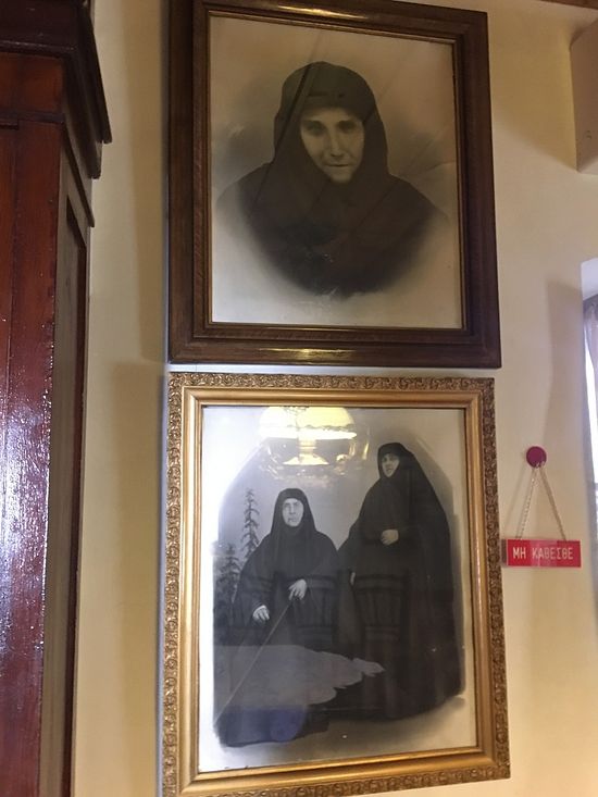 Фотографии игуменьи Ксении и сестер монастыря