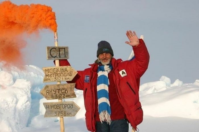 В.А.Ефремов в составе экспедиции на Северном полюсе