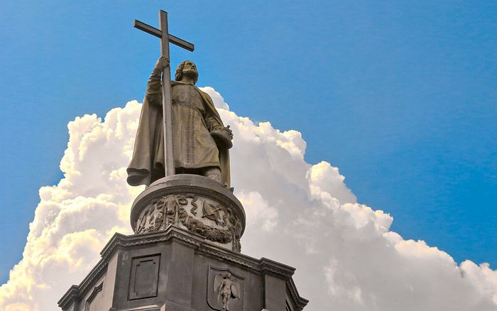 Памятник святому равноапостольному князю Владимиру - старейший скульптурный памятник Киева, сооружённый в 1853-м году, духовный символ города.