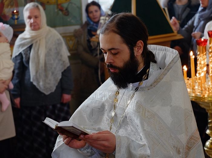 Священник Роман Савчук
