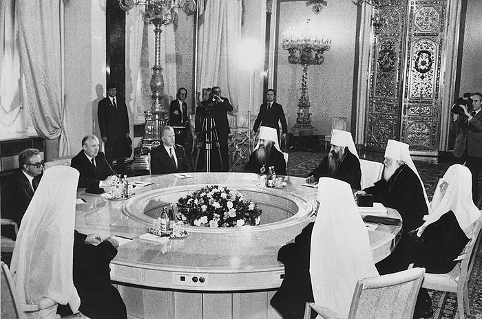 Встреча М. С. Горбачева со Святейшим Патриархом Пименом и членами Священного Синода. Кремль. 7 мая 1988 г.