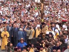 Schismatics’ attempts to block faithful from cross procession backfire as 250,000 gather to celebrate Baptism of Rus’