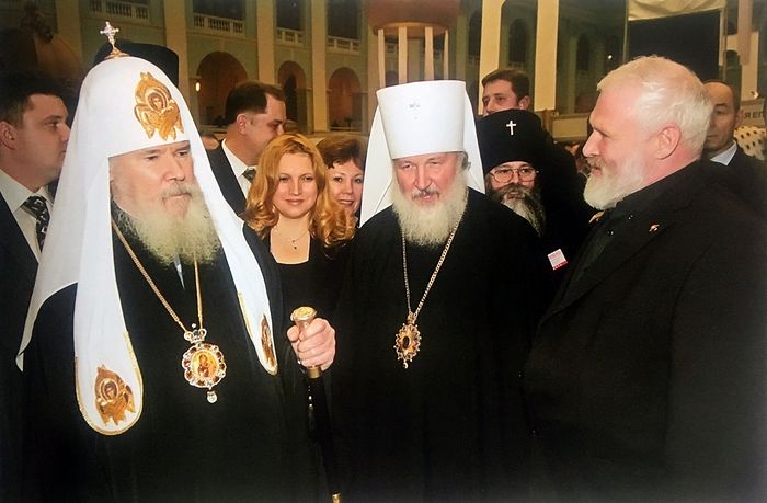 Со Святейшим Алексием II и будущим Патриархом Кириллом в храме Троицы Живоначальной в Орехово-Борисово