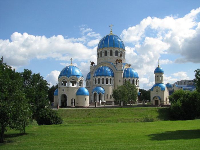 Храм Троицы Живоначальной в Орехово-Борисово, построенный в память 1000-летия Крещения Руси