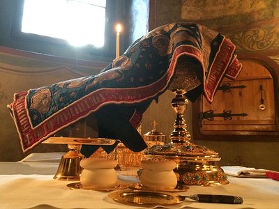 Божественная литургия в Сретенском монастыре на Успение Божией Матери