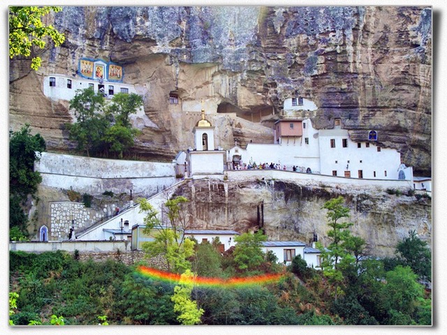 Dormition Caves Monastery, Crimea. Photo: Postfix.org