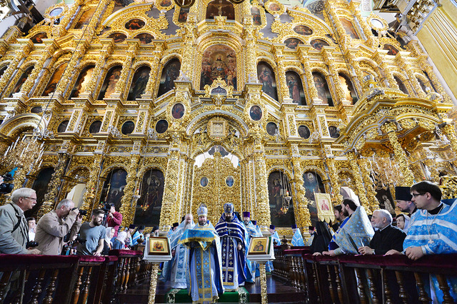 Interior of the Smolensk Dormtion Cathedral. Photo: Patriarchia.ru