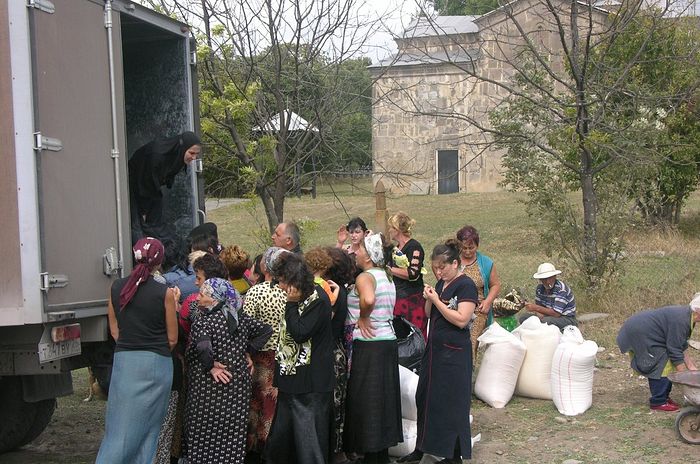 Дељење хуманитарне помоћи у Јужној Осетији