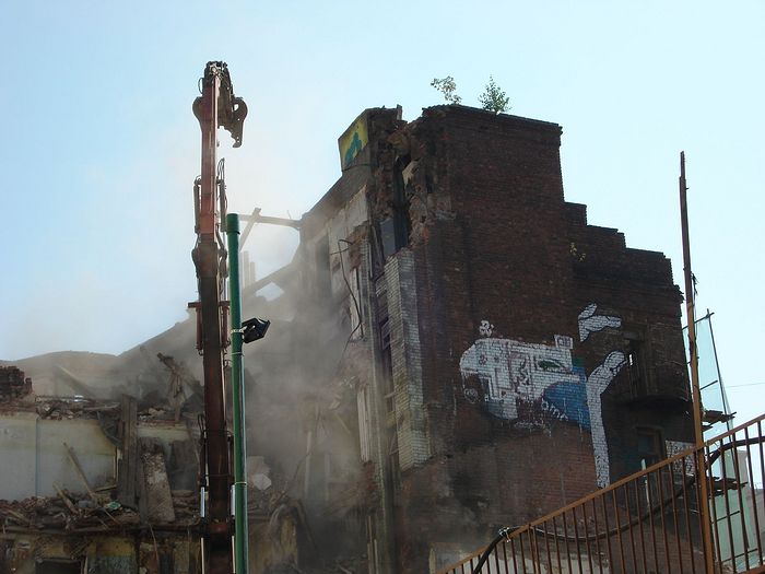 Разрушение дома, в котором располагался Знаменский скит
