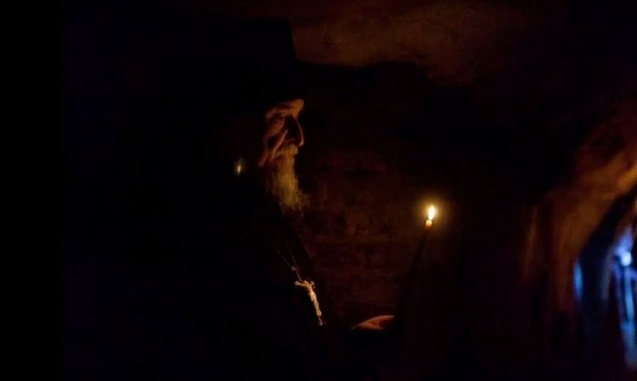 Архимандрит Тихон (Секретарев) в Богом зданных пещерах