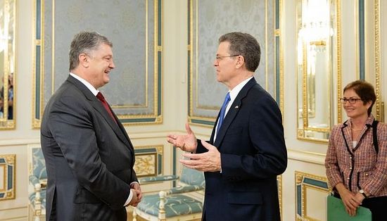 President Petro Poroshenko and the U.S. ambassador for religious freedom, Samual Brownback.