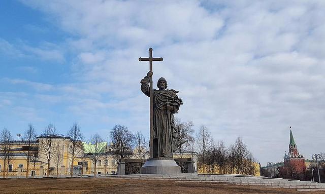 Споменик кнезу Владимиру у Москви