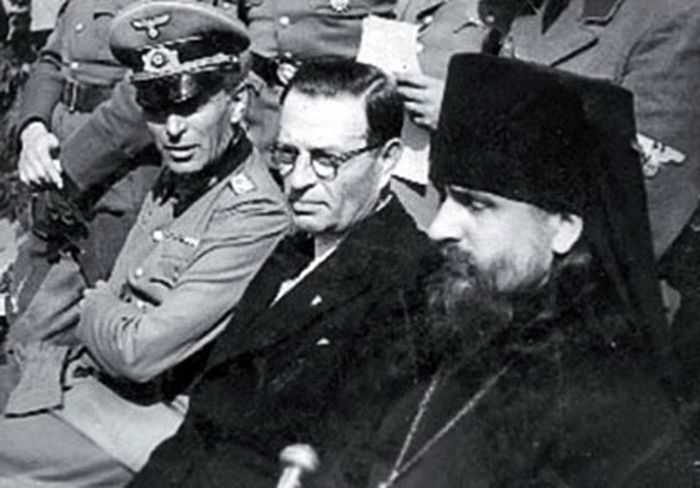 Архиепископ Могилевский и Мстиславский Филофей с представителями немецких властей в оккупированной Белоруссии.