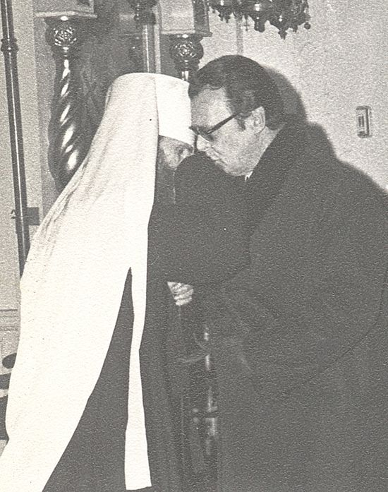 Митрополит Филарет приветствует Великого Князя Владимира Кирилловича по царскому чину. Нью-Йорк, Знаменский Синодальный собор, 2 января 1968 года.