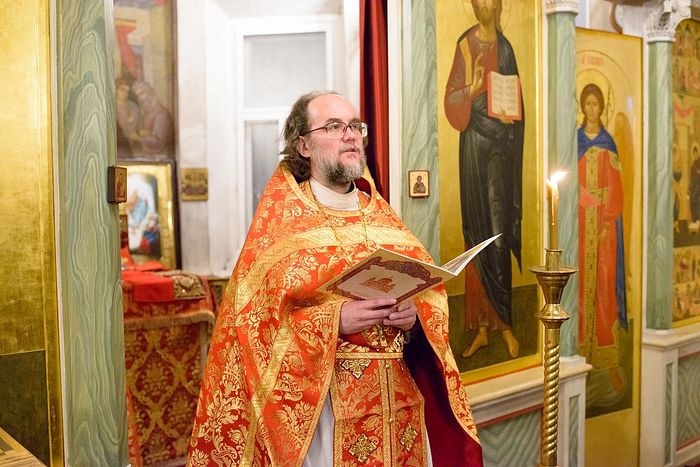Священник Александр Мазырин.