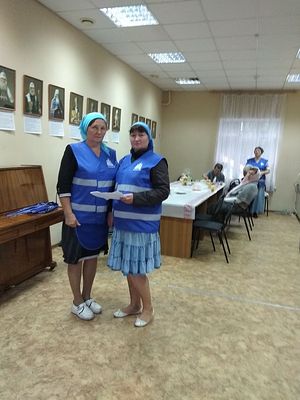 Волонтеры Любовь Белоусова и Наталья Юрина