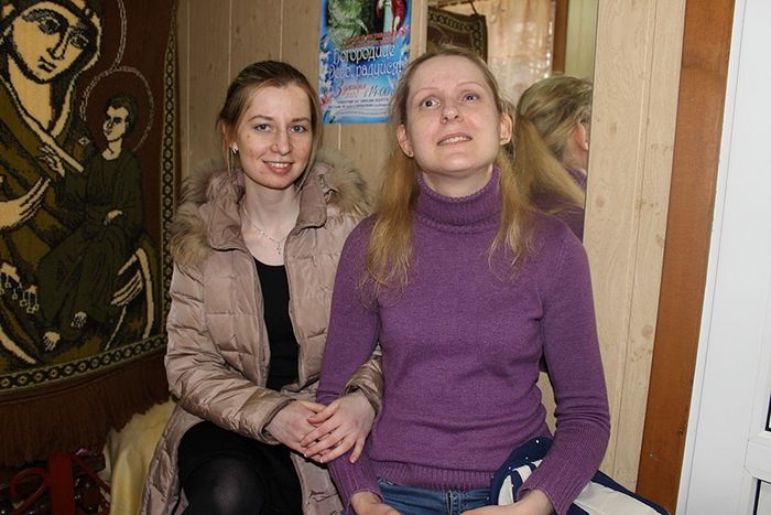 Участницы молодежного отдела Алена и Наталья