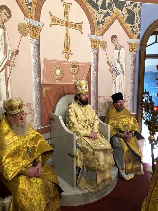 Архиепископ Венский и Будапештский Антоний возглавляет богослужение в венском Никольском соборе