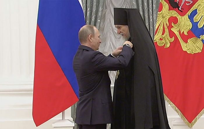 Награждение орденом святаго благоверного князя Александра Невского II степени. Вручает президент России В.В. Путин 