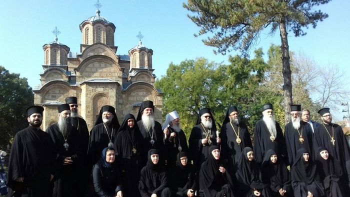 црквени великодостојници у манастиру Грачаница на Косову и Метохији