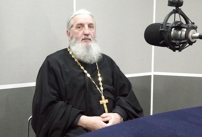 Священник Лев Аршакян. Фото: radiovera.ru