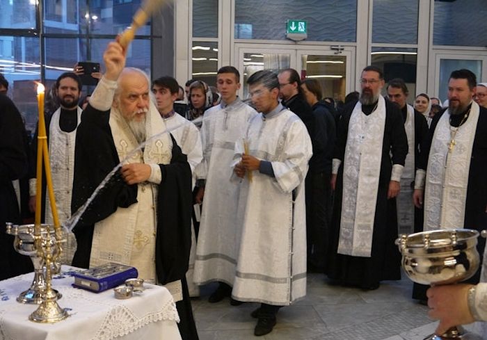 Епископ Пантелеимон освятил новый корпус Морозовской детской больницы