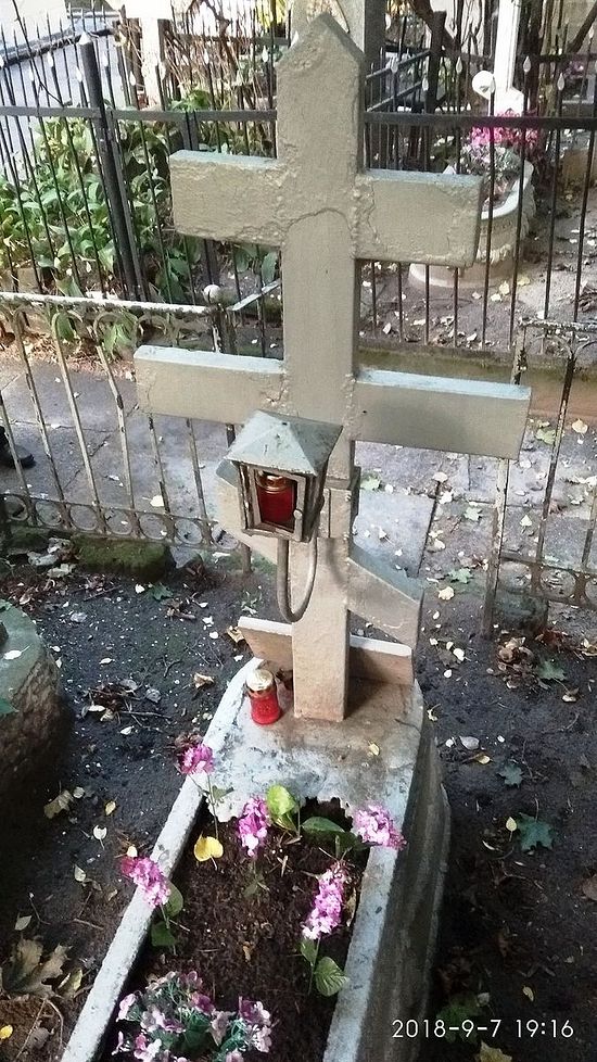 Могила старца Серафима (Проценко) на Большеохтинском кладбище Санкт-Петербурга. 2018 г.