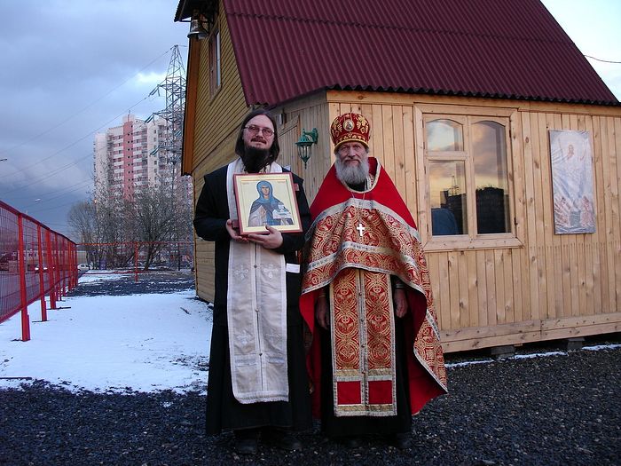 Fr. Daniel Sysoev and Achpriest Nicholas Toroptsev. Photo: rebenki.ru