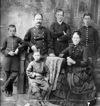 Иван и Мария Фудели с детьми Павлом, Николаем, Иосифом, Иваном. 1880-е гг.