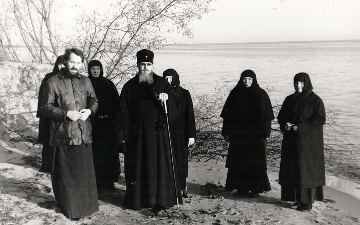 Отец Олег Врона и архиепископ Алексий (Ридигер) на берегу Чудского озера