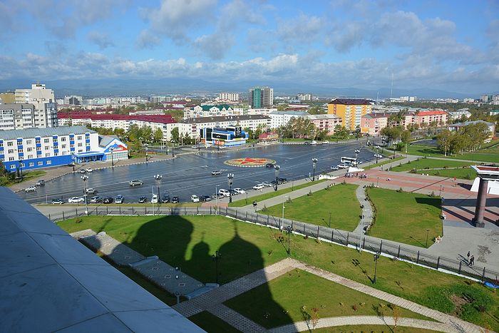 Вид на Южно-Сахалинск с крыши кафедрального собора. Фото: Антон Поспелов / Православие.Ru