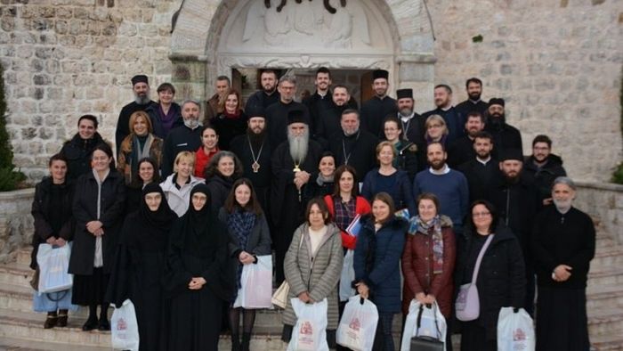 Митрополит Амфилохије са вероучитељима у манастиру Стањевићи