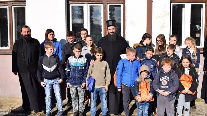 Владика Арсеније у посети основној школи "Радован Ковачевић" у Лецу