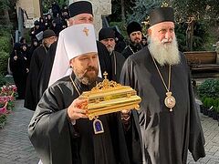 Relics of canonized Georgian abbess who labored in Russia gifted to Georgian Orthodox Church