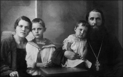 Hieromartyr Alexander Ilyenkov with his family.