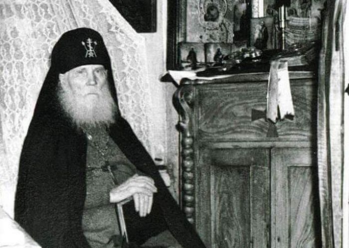 Старац Симеон (Желнин; 1869-1962) у својој келији. Данас је прослављен у збору преподобних