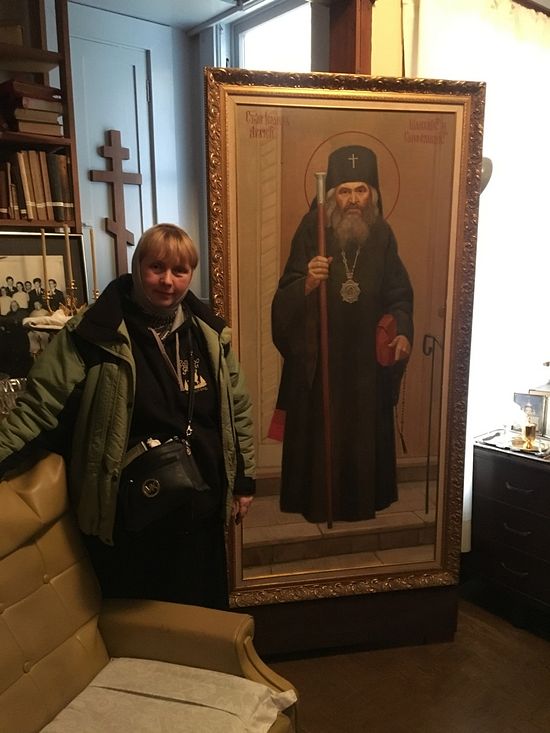 В келье святителя Иоанна Шанхайского у портрета кисти протоиерея Николая Папкова