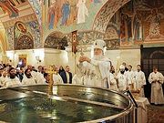 В Крещенский сочельник Патриарх Кирилл совершил Литургию в нижней церкви кафедрального соборного Храма Христа Спасителя